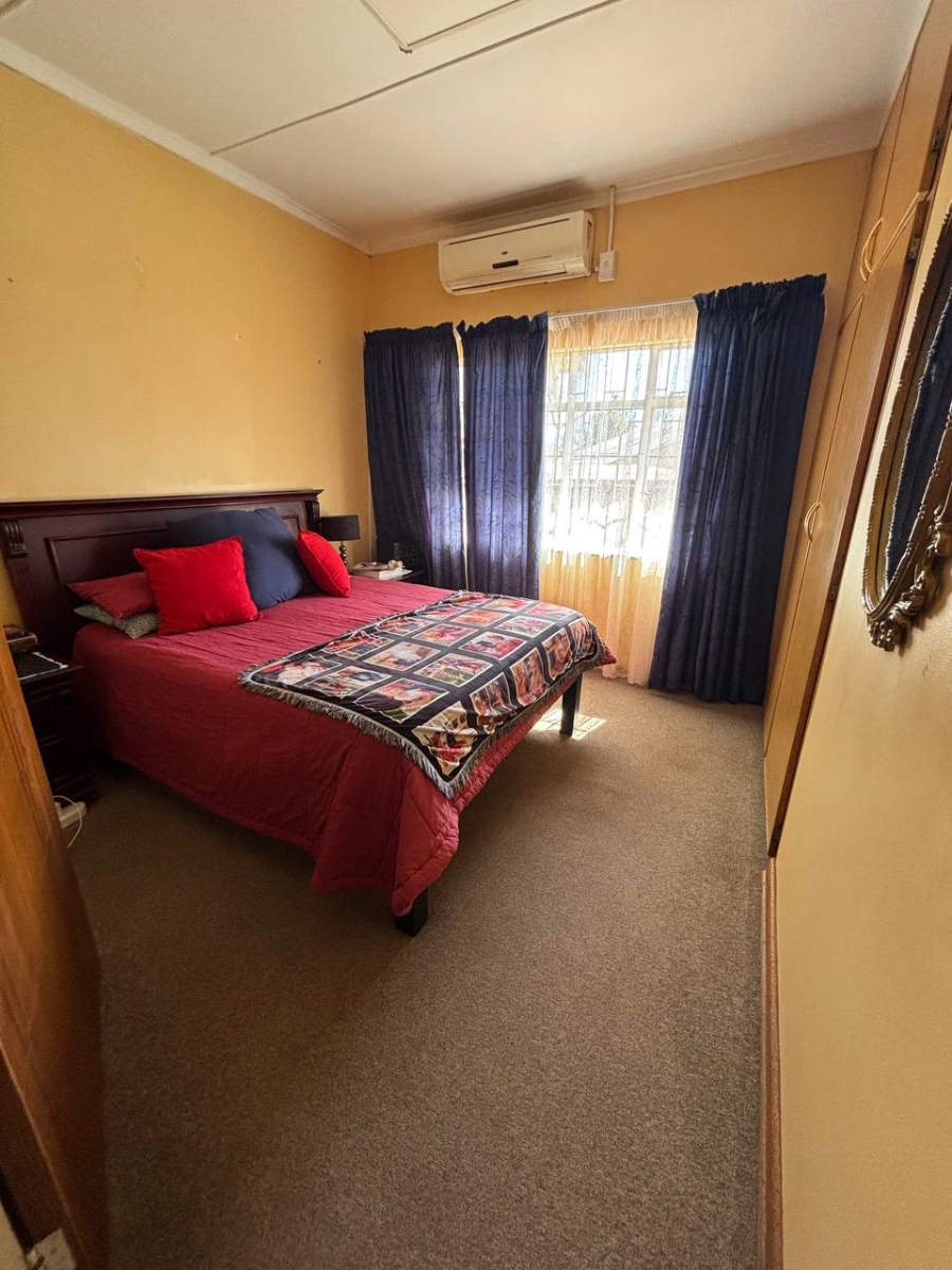 4 Bedroom Property for Sale in Postmasburg Northern Cape